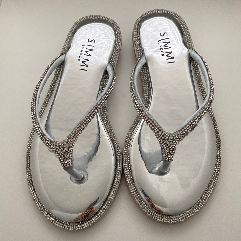 NWOT Simmi London Wide Fit Havanah embellished flat sandal in silver